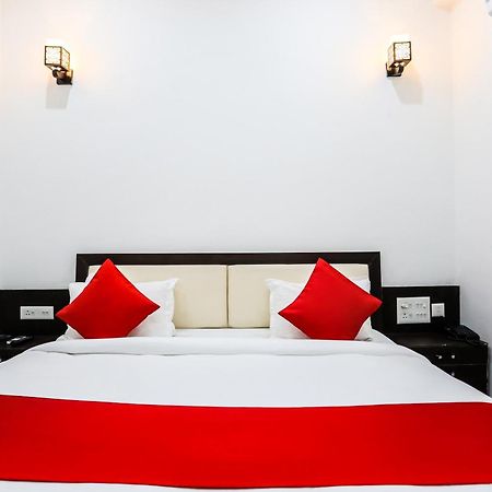 Oyo Hotel New Geetanjali Near Gautam Buddha Park Lakhnau Kültér fotó